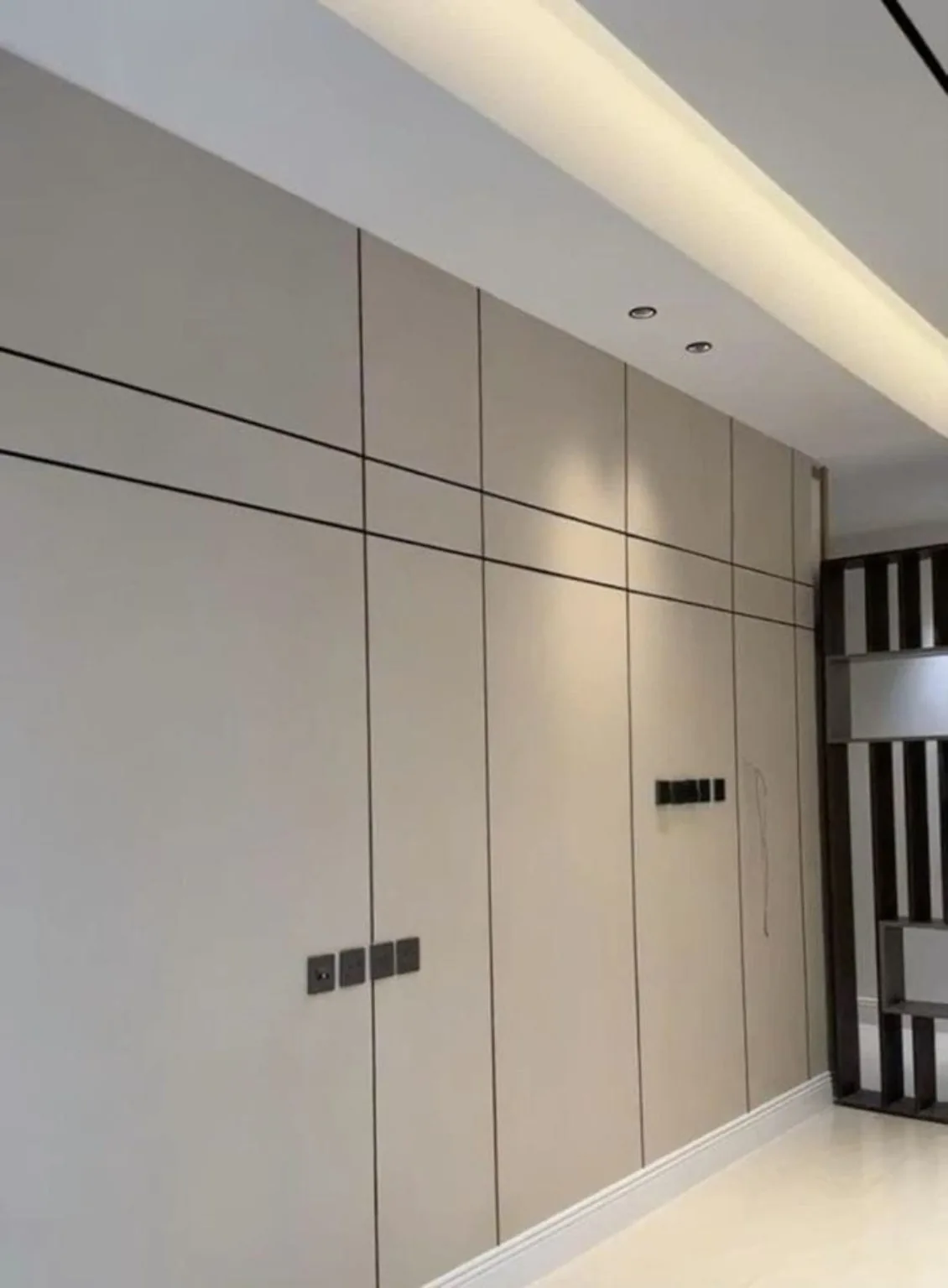 ألواح جدارية بخطوط هندسية